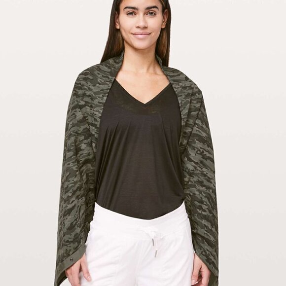 Lululemon Scarf Shawl Wrap Green Camouflage NWT - Picture 4 of 11